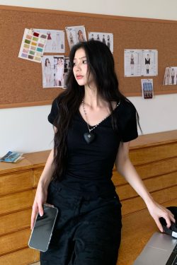 Pink Pure Desire Shoulder V-Neck Short Sleeve T-Shirt for Women - Summer Slim Fit Top - Stylish 90s Inspired Fashion