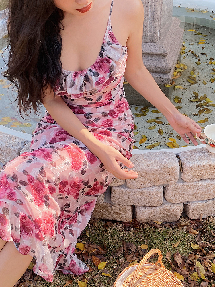 Pink Rose Print Floral Dress with Spaghetti Straps and Fitted Waist - French Style, Perfect for Summer and Y2K Fashion Lovers. Pink Rose Print Floral Dress with Spaghetti Straps and Fitted Waist - French Style, Perfect for Summer and Y2K Fashion Lovers.