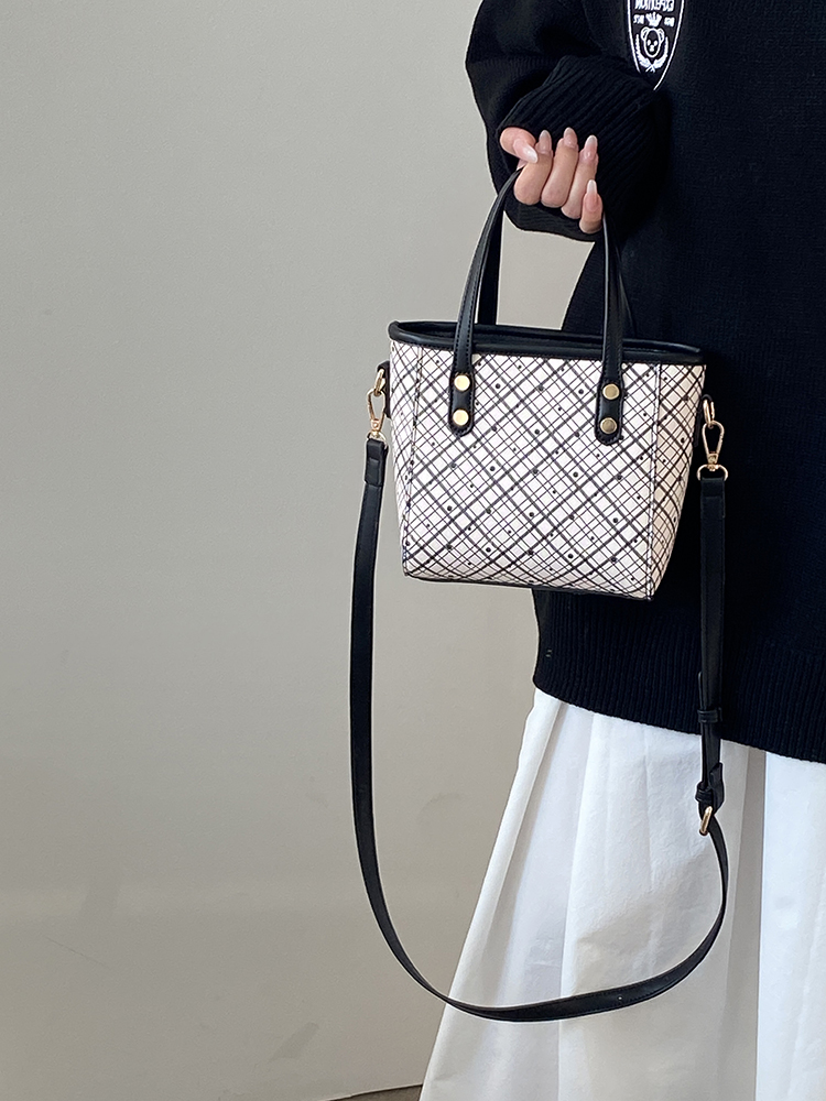 Plaid Vegetable Basket Handbag for Women - Versatile Shoulder Crossbody Small Bag, 2025 Niche Design Plaid Vegetable Basket Handbag for Women - Versatile Shoulder Crossbody Small Bag, 2025 Niche Design