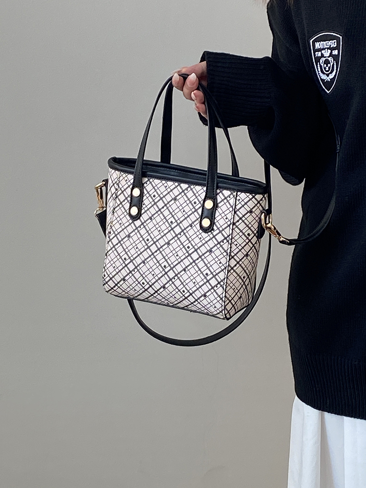Plaid Vegetable Basket Handbag for Women - Versatile Shoulder Crossbody Small Bag, 2025 Niche Design Plaid Vegetable Basket Handbag for Women - Versatile Shoulder Crossbody Small Bag, 2025 Niche Design
