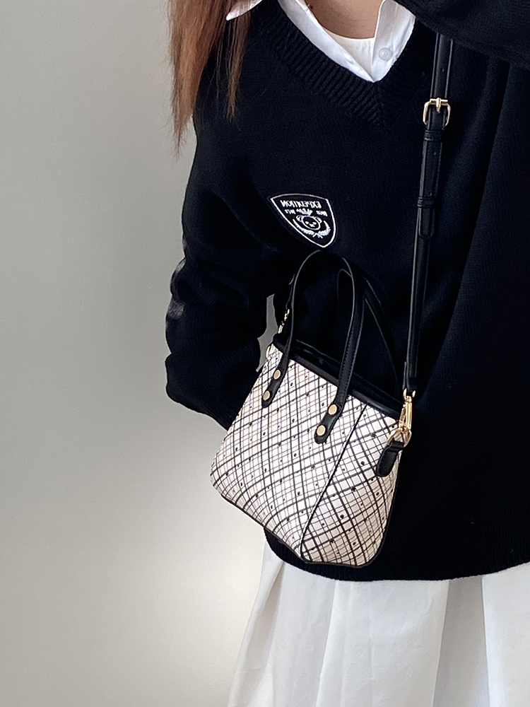 Plaid Vegetable Basket Handbag for Women - Versatile Shoulder Crossbody Small Bag, 2025 Niche Design Plaid Vegetable Basket Handbag for Women - Versatile Shoulder Crossbody Small Bag, 2025 Niche Design