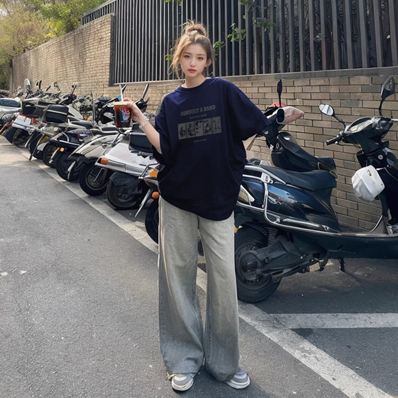 Plus-Size American Retro Hamburger Graphic T-Shirt - Trendy Oversized Unisex Short Sleeve for Couples Plus-Size American Retro Hamburger Graphic T-Shirt - Trendy Oversized Unisex Short Sleeve for Couples