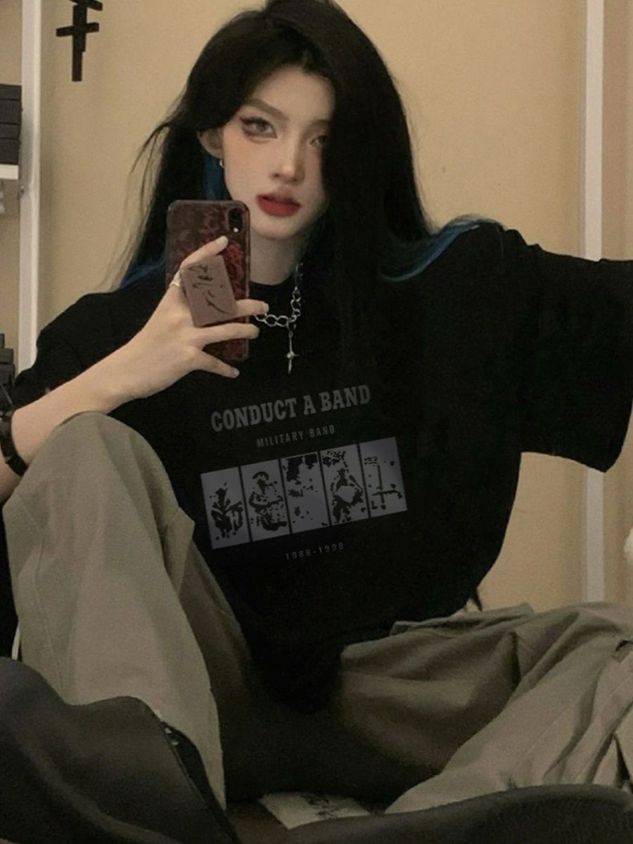 Plus-Size American Retro Hamburger Graphic T-Shirt - Trendy Oversized Unisex Short Sleeve for Couples Plus-Size American Retro Hamburger Graphic T-Shirt - Trendy Oversized Unisex Short Sleeve for Couples