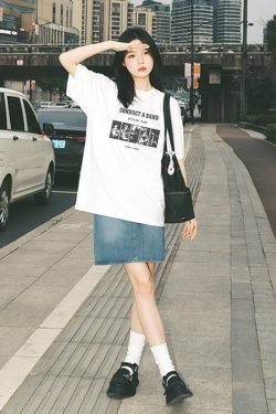 Plus-Size American Retro Hamburger Graphic T-Shirt - Trendy Oversized Unisex Short Sleeve for Couples