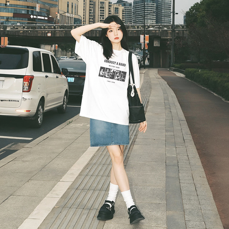 Plus-Size American Retro Hamburger Graphic T-Shirt - Trendy Oversized Unisex Short Sleeve for Couples Plus-Size American Retro Hamburger Graphic T-Shirt - Trendy Oversized Unisex Short Sleeve for Couples