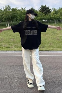 Plus-Size American Retro Hamburger Graphic T-Shirt - Trendy Oversized Unisex Short Sleeve for Couples