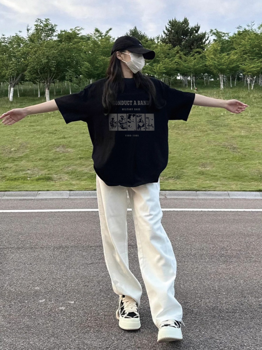 Plus-Size American Retro Hamburger Graphic T-Shirt - Trendy Oversized Unisex Short Sleeve for Couples Plus-Size American Retro Hamburger Graphic T-Shirt - Trendy Oversized Unisex Short Sleeve for Couples