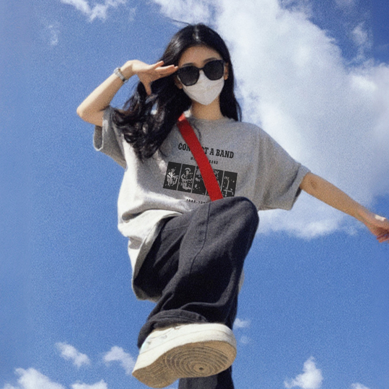 Plus-Size American Retro Hamburger Graphic T-Shirt - Trendy Oversized Unisex Short Sleeve for Couples Plus-Size American Retro Hamburger Graphic T-Shirt - Trendy Oversized Unisex Short Sleeve for Couples