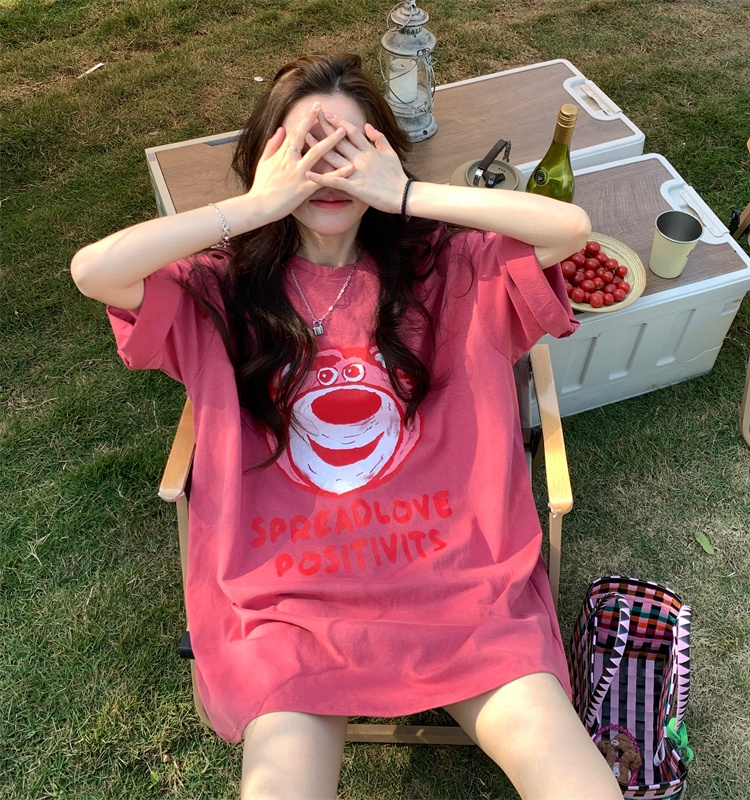 Plus Size American Retro Strawberry Bear Printed Cotton Short Sleeve T-Shirt for Women - Loose Fit Mid-Length Couple Top Plus Size American Retro Strawberry Bear Printed Cotton Short Sleeve T-Shirt for Women - Loose Fit Mid-Length Couple Top