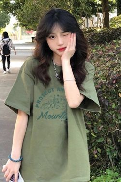 Plus Size Avocado Green Cotton Short Sleeve T-Shirt, Unisex Korean Style Loose Fit Top for Students and Plus-Size Fashion.