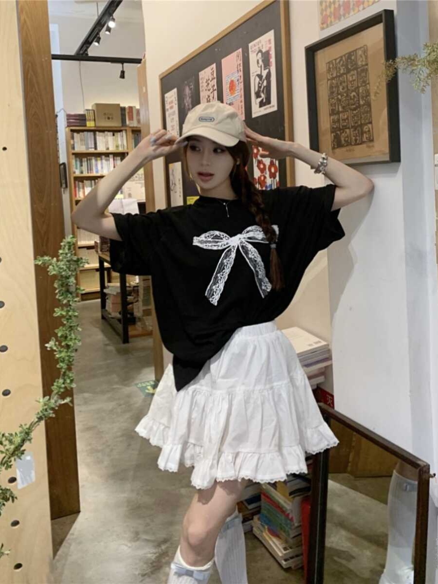 Plus-Size Black Lace Bow Short Sleeve T-Shirt - Loose Mid-Length Korean Style Top for Women Plus-Size Black Lace Bow Short Sleeve T-Shirt - Loose Mid-Length Korean Style Top for Women