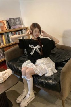 Plus-Size Black Lace Bow Short Sleeve T-Shirt - Loose Mid-Length Korean Style Top for Women