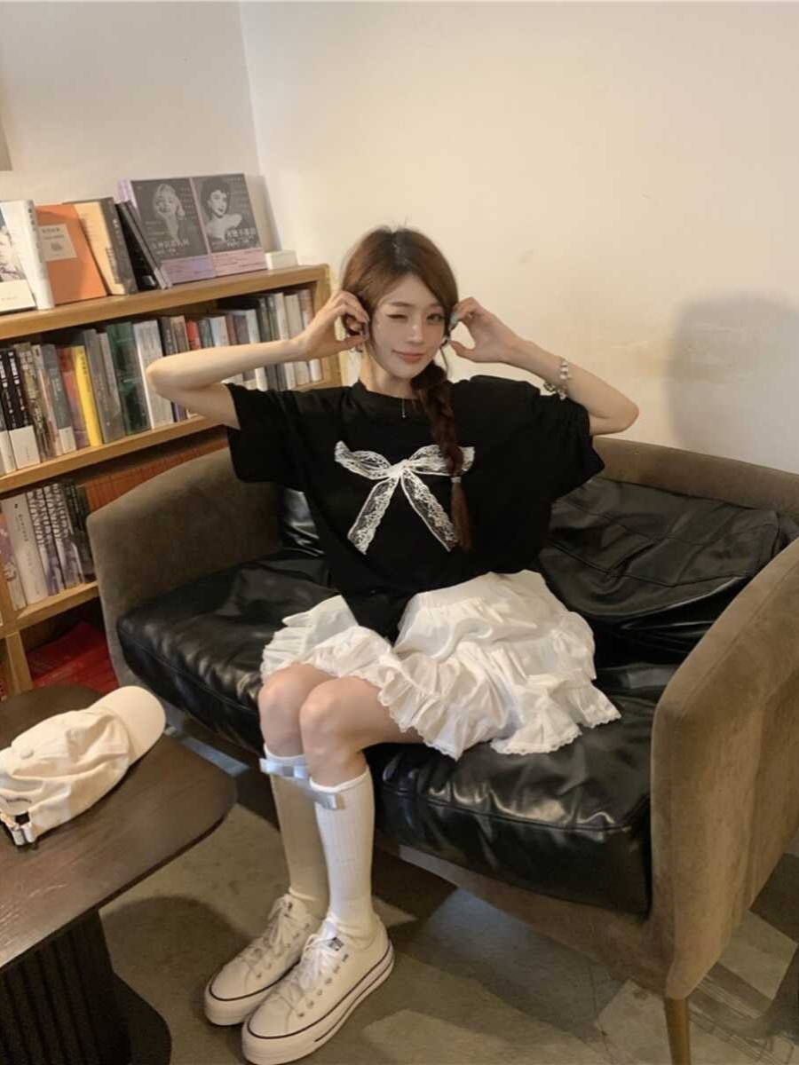 Plus-Size Black Lace Bow Short Sleeve T-Shirt - Loose Mid-Length Korean Style Top for Women Plus-Size Black Lace Bow Short Sleeve T-Shirt - Loose Mid-Length Korean Style Top for Women