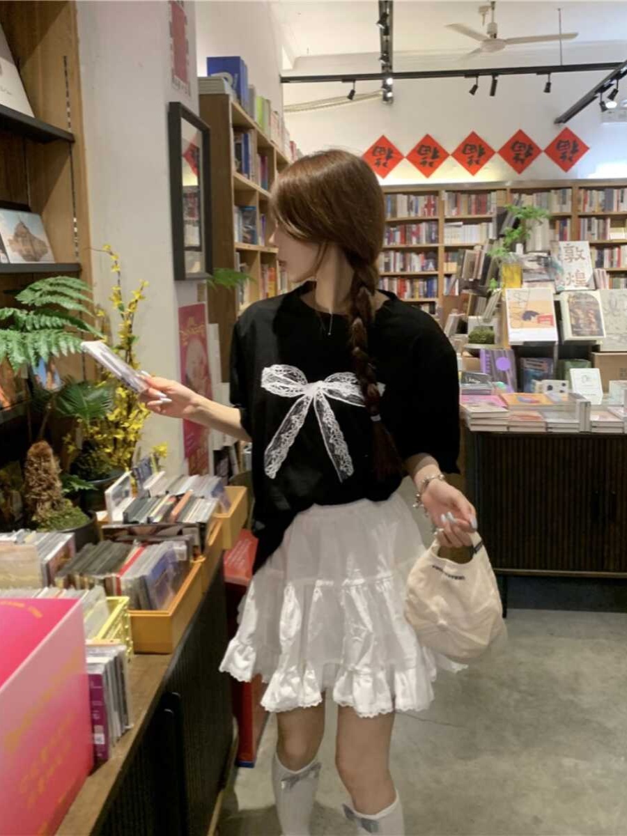 Plus-Size Black Lace Bow Short Sleeve T-Shirt - Loose Mid-Length Korean Style Top for Women Plus-Size Black Lace Bow Short Sleeve T-Shirt - Loose Mid-Length Korean Style Top for Women