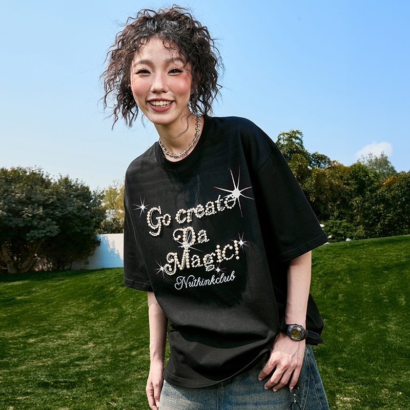 Plus Size Loose Pearl Letter Short Sleeve T-Shirt - American Vintage Unisex Summer Style 2025, Trendy Casual Wear for Y2K Fashion Plus Size Loose Pearl Letter Short Sleeve T-Shirt - American Vintage Unisex Summer Style 2025, Trendy Casual Wear for Y2K Fashion