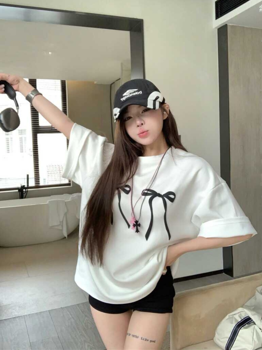 Plus Size Loose White Short-Sleeve T-Shirt for Women with Butterfly Knot Print, Harajuku Style, Casual Cotton Top for Students Plus Size Loose White Short-Sleeve T-Shirt for Women with Butterfly Knot Print, Harajuku Style, Casual Cotton Top for Students