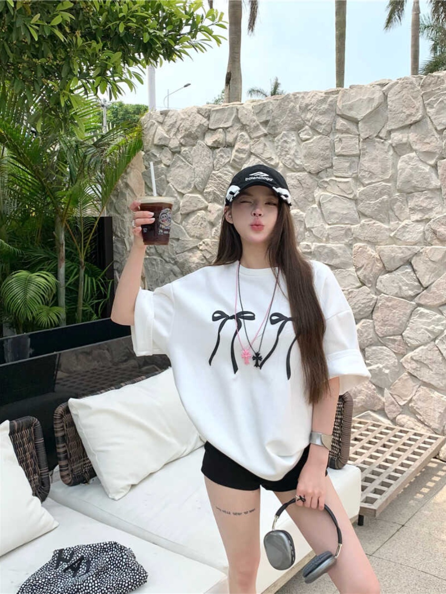 Plus Size Loose White Short-Sleeve T-Shirt for Women with Butterfly Knot Print, Harajuku Style, Casual Cotton Top for Students Plus Size Loose White Short-Sleeve T-Shirt for Women with Butterfly Knot Print, Harajuku Style, Casual Cotton Top for Students