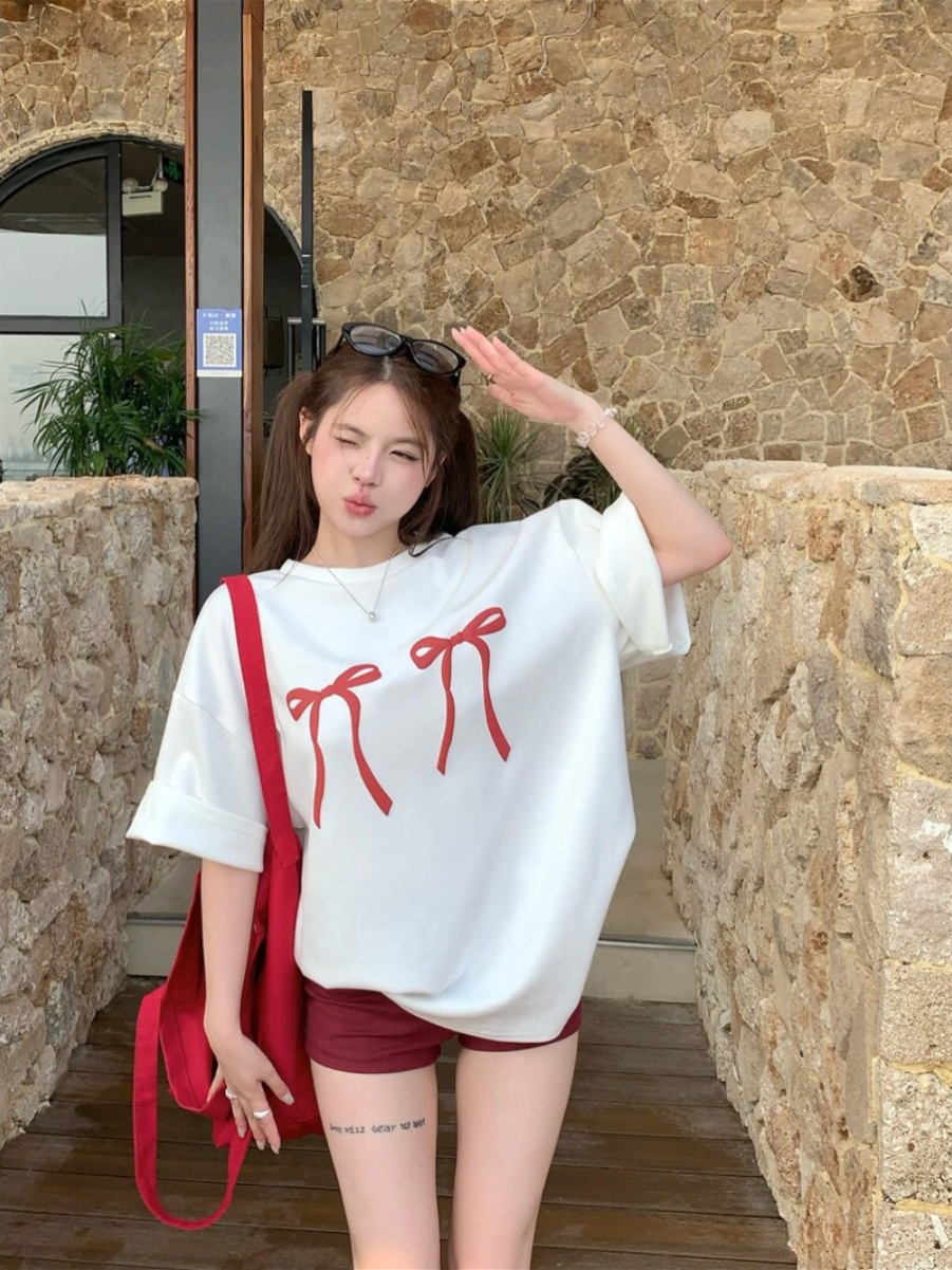 Plus Size Loose White Short-Sleeve T-Shirt for Women with Butterfly Knot Print, Harajuku Style, Casual Cotton Top for Students Plus Size Loose White Short-Sleeve T-Shirt for Women with Butterfly Knot Print, Harajuku Style, Casual Cotton Top for Students