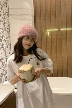 Plus Size Oversized Cotton Short Sleeve T-Shirt for Women, Loose Hong Kong Style Unisex Tee with Five-Point Sleeves, Casual Fashion