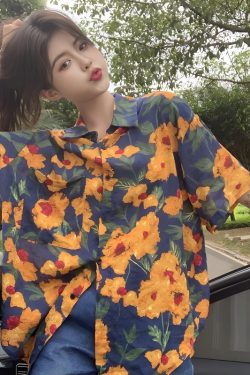 Plus Size Retro Floral Short Sleeve Shirt for Women | Loose Casual Summer Beach Top in Hong Kong Style