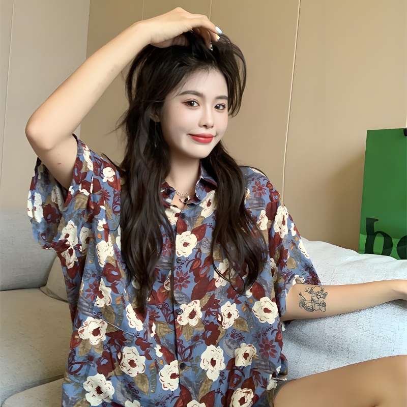 Plus Size Retro Floral Short Sleeve Shirt for Women | Loose Casual Summer Beach Top in Hong Kong Style Plus Size Retro Floral Short Sleeve Shirt for Women | Loose Casual Summer Beach Top in Hong Kong Style