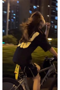 Plus Size Women's American Retro Quirky Letter Short Sleeve T-Shirt - Loose Fit High Street Style