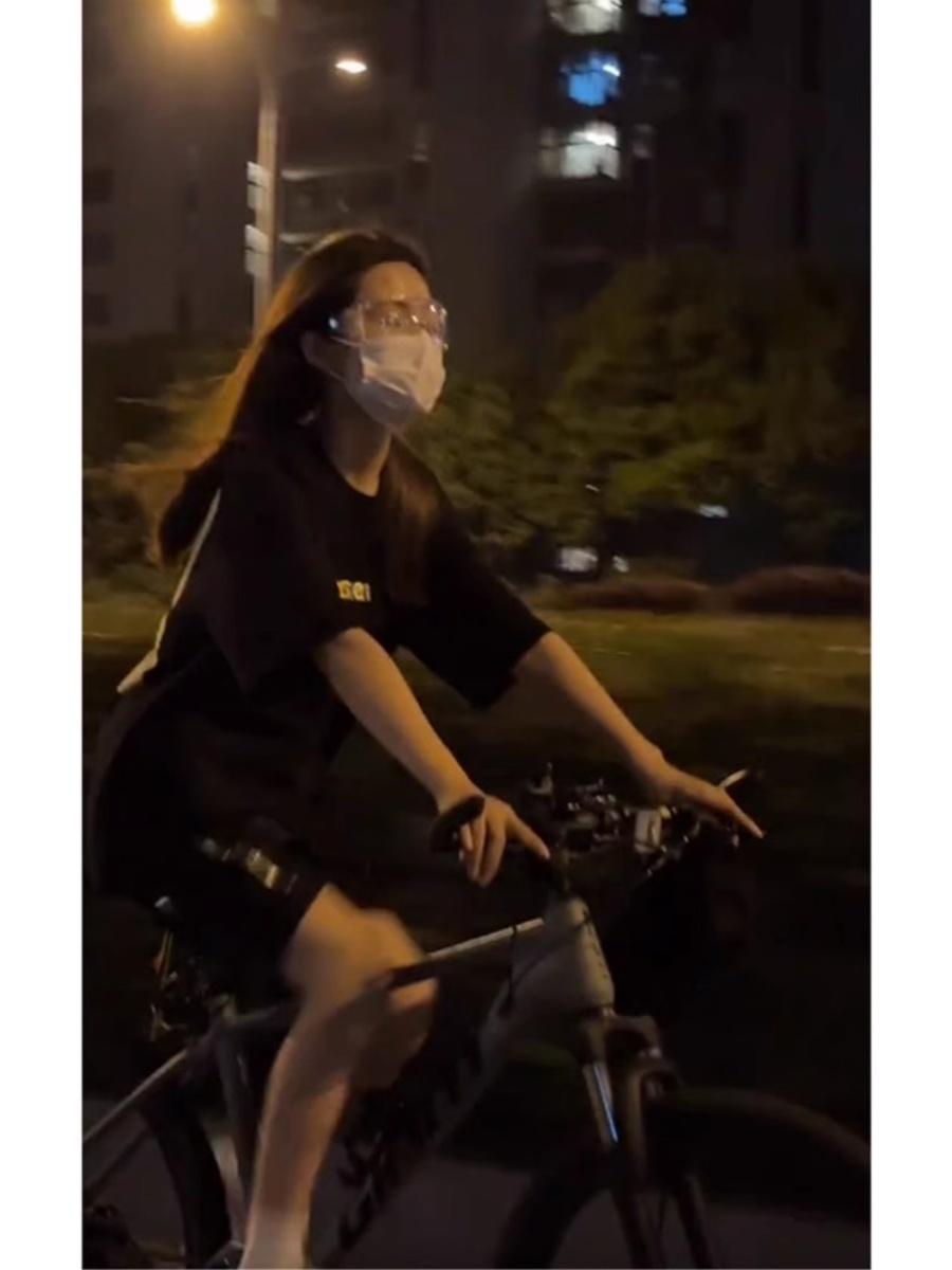 Plus Size Women's American Retro Quirky Letter Short Sleeve T-Shirt - Loose Fit High Street Style Plus Size Women's American Retro Quirky Letter Short Sleeve T-Shirt - Loose Fit High Street Style