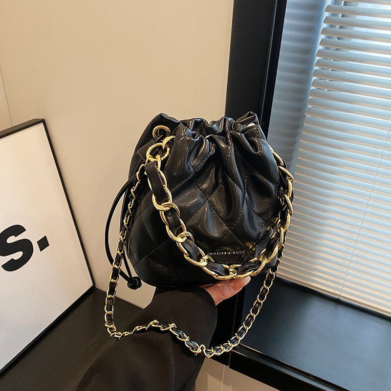 Quilted Bucket Bag for Women - Niche Fashion Chanel-Style Crossbody for Autumn/Winter 2025, Versatile High-End Design Quilted Bucket Bag for Women - Niche Fashion Chanel-Style Crossbody for Autumn/Winter 2025, Versatile High-End Design