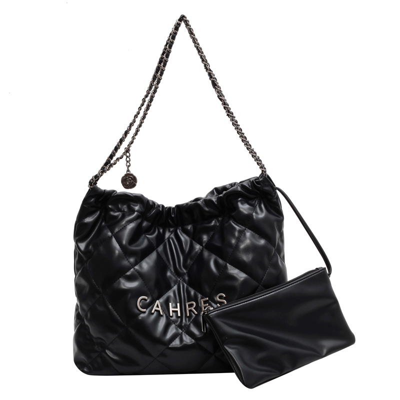 Quilted Chain Bag for Women - Large Capacity Fashion Tote for Commuting - Chic Autumn/Winter 2025 Style Quilted Chain Bag for Women - Large Capacity Fashion Tote for Commuting - Chic Autumn/Winter 2025 Style