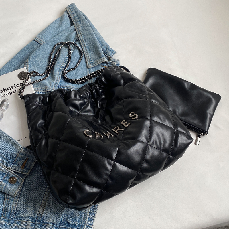 Quilted Chain Bag for Women - Large Capacity Fashion Tote for Commuting - Chic Autumn/Winter 2025 Style Quilted Chain Bag for Women - Large Capacity Fashion Tote for Commuting - Chic Autumn/Winter 2025 Style