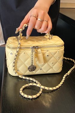 Quilted Chain Bucket Bag - Minimalist Elegant Shoulder Bag for Summer 2025, Exquisite and Trendy Design