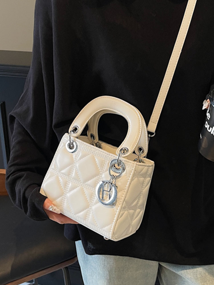 Quilted Chanel-Style Handbag for Women, 2025 Spring Versatile Shoulder Bag, High-End Crossbody Design, Fashionable Chic Accessory Quilted Chanel-Style Handbag for Women, 2025 Spring Versatile Shoulder Bag, High-End Crossbody Design, Fashionable Chic Accessory