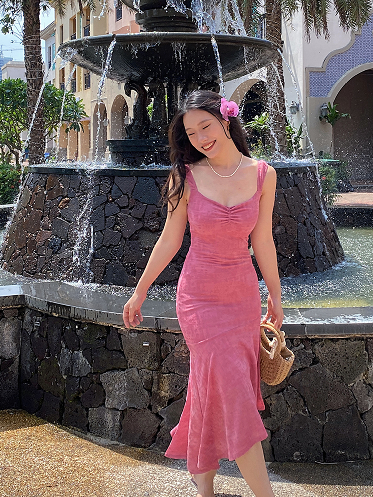 Raspberry Jacquard Diagonal Strap Dress - Vintage Slim-Fit Tank Dress in French Style, 90s Inspired Fashion Raspberry Jacquard Diagonal Strap Dress - Vintage Slim-Fit Tank Dress in French Style, 90s Inspired Fashion