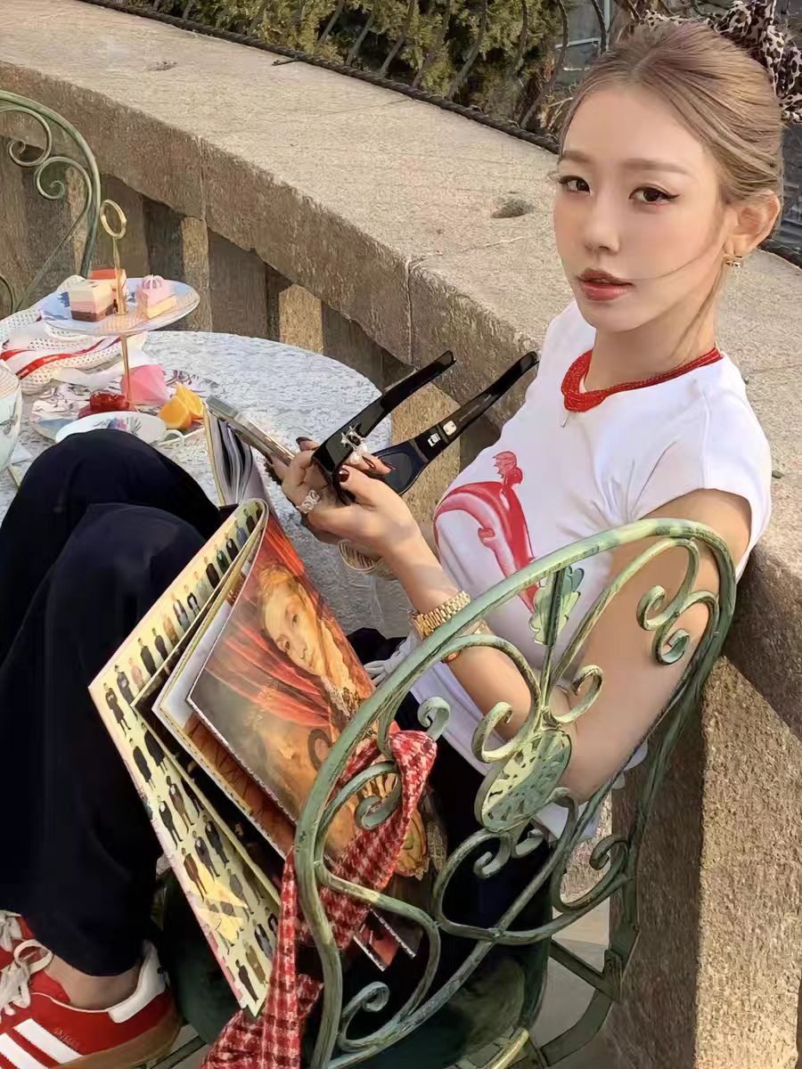 Red Dolphin Print Slim-Fit T-Shirt - Round Neck, Short Sleeves, Y2K Style for Trendy Casual Wear Red Dolphin Print Slim-Fit T-Shirt - Round Neck, Short Sleeves, Y2K Style for Trendy Casual Wear