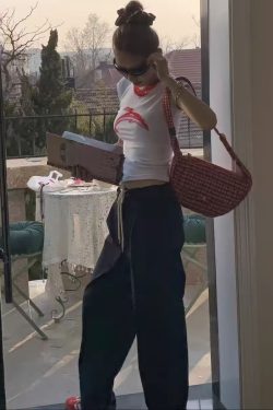 Red Dolphin Print Slim-Fit T-Shirt - Round Neck, Short Sleeves, Y2K Style for Trendy Casual Wear