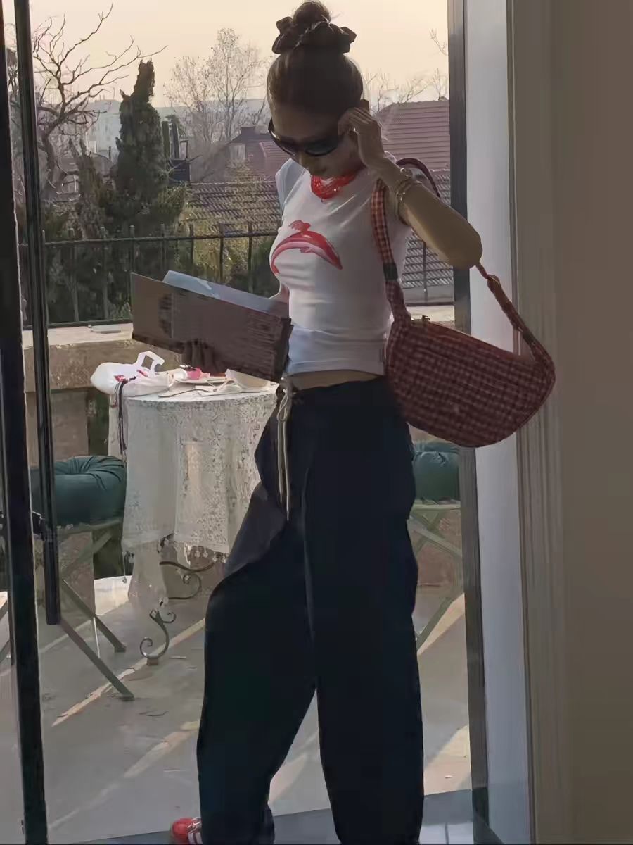 Red Dolphin Print Slim-Fit T-Shirt - Round Neck, Short Sleeves, Y2K Style for Trendy Casual Wear Red Dolphin Print Slim-Fit T-Shirt - Round Neck, Short Sleeves, Y2K Style for Trendy Casual Wear