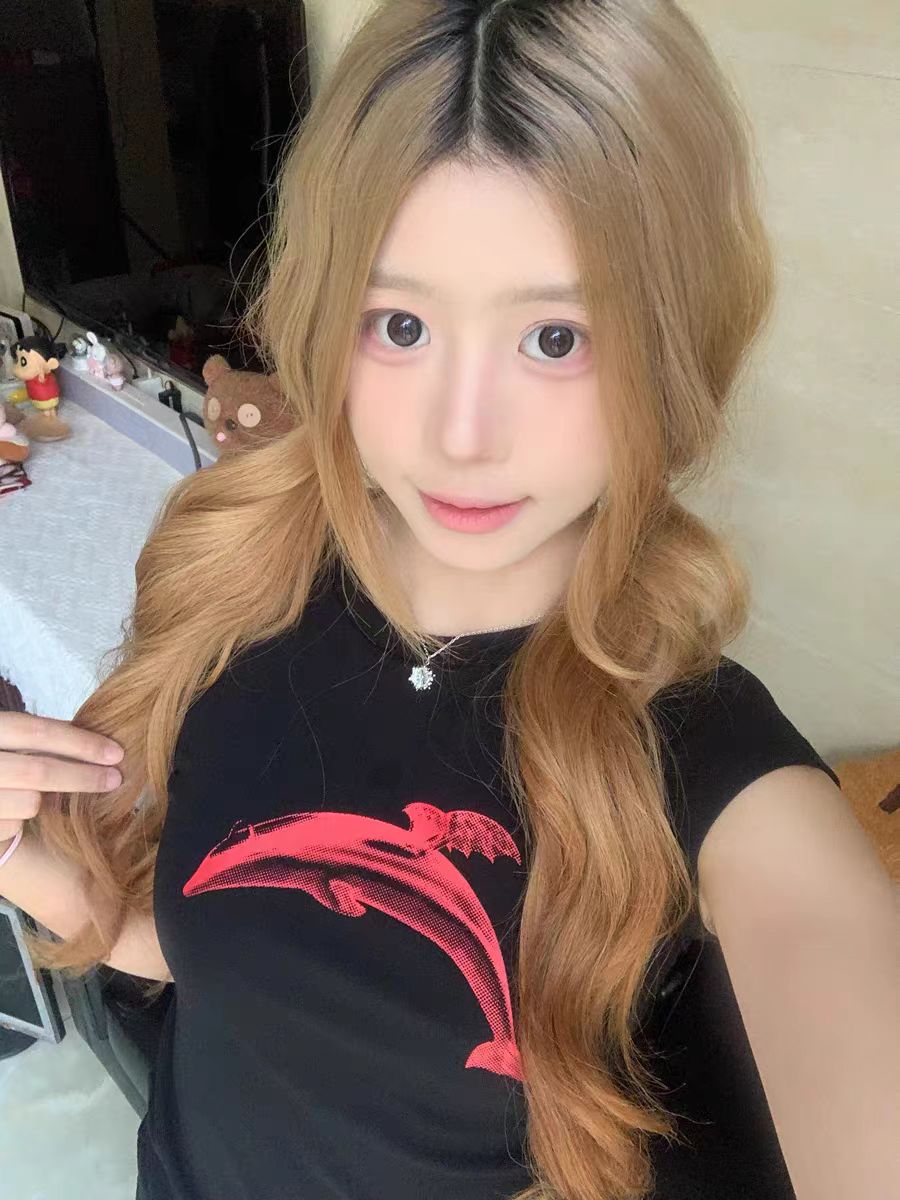 Red Dolphin Print Slim-Fit T-Shirt - Round Neck, Short Sleeves, Y2K Style for Trendy Casual Wear Red Dolphin Print Slim-Fit T-Shirt - Round Neck, Short Sleeves, Y2K Style for Trendy Casual Wear