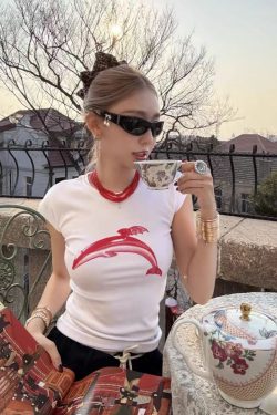 Red Dolphin Print Slim-Fit T-Shirt - Round Neck, Short Sleeves, Y2K Style for Trendy Casual Wear