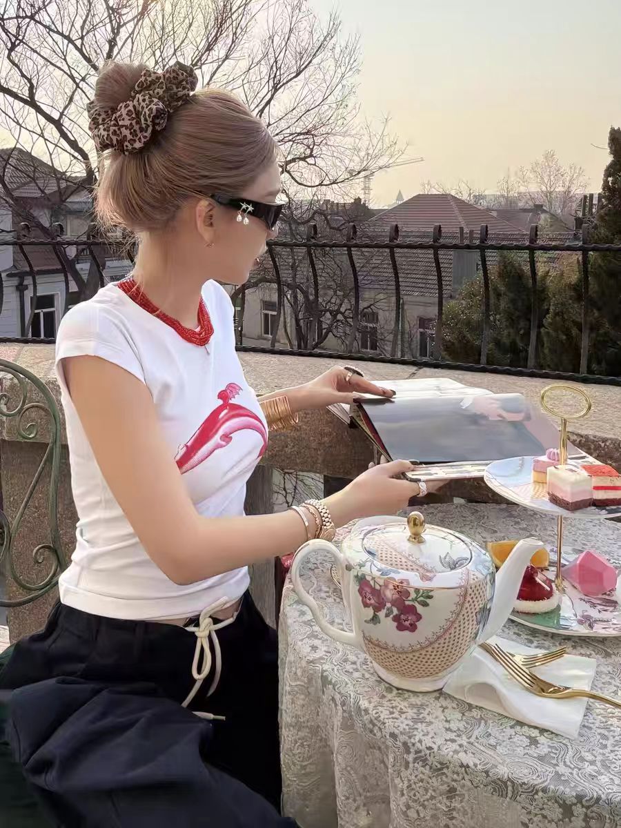 Red Dolphin Print Slim-Fit T-Shirt - Round Neck, Short Sleeves, Y2K Style for Trendy Casual Wear Red Dolphin Print Slim-Fit T-Shirt - Round Neck, Short Sleeves, Y2K Style for Trendy Casual Wear