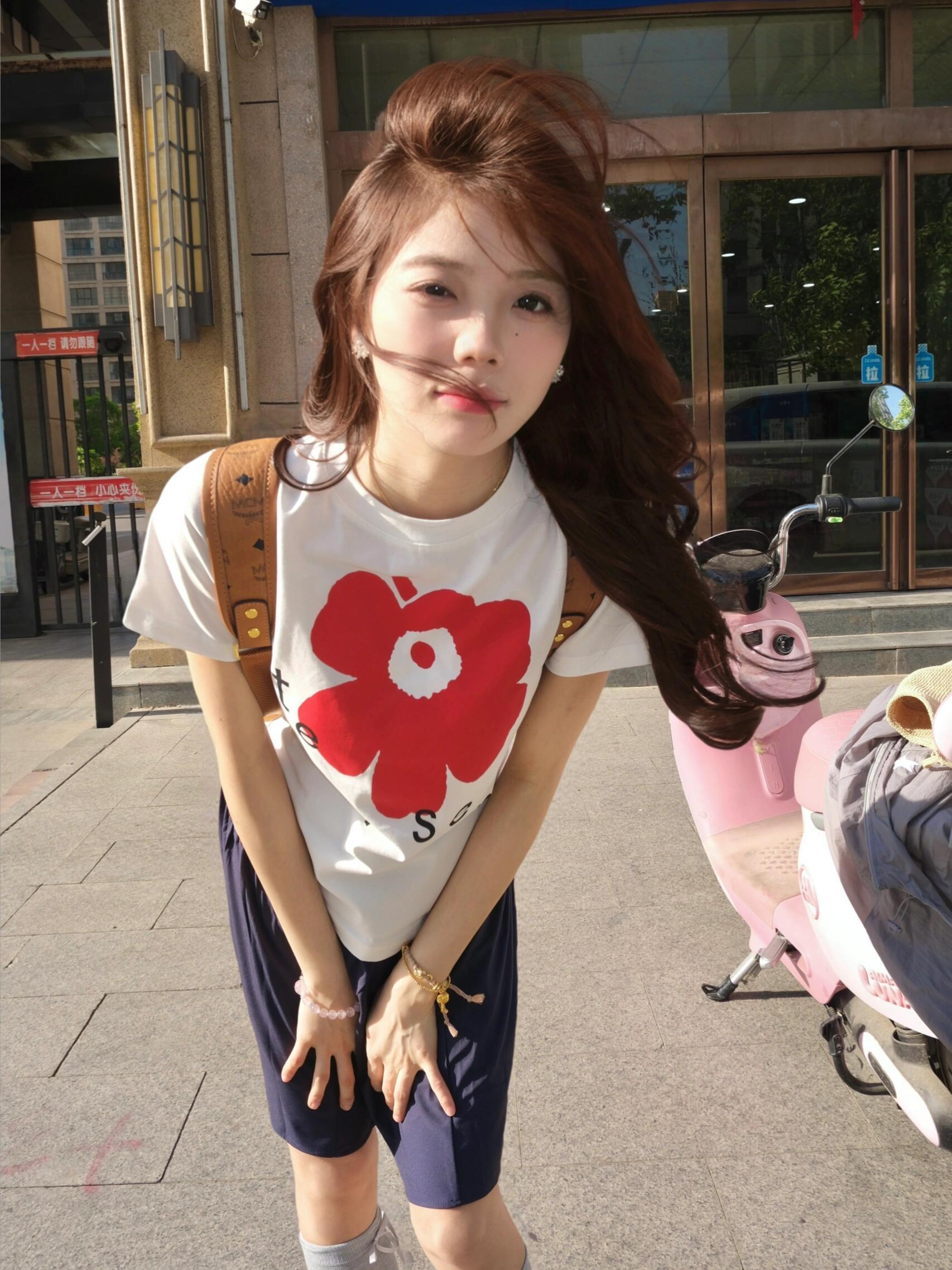 Red Floral Print Slim Fit Short Sleeve T-Shirt for Women - Casual American Style Pure Cotton Summer Top Red Floral Print Slim Fit Short Sleeve T-Shirt for Women - Casual American Style Pure Cotton Summer Top