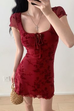 Red Floral Short Sleeve Dress with Slimming Waist - Women's Fast Fashion French Style Skirt, Perfect for 90s and Y2K Aesthetic