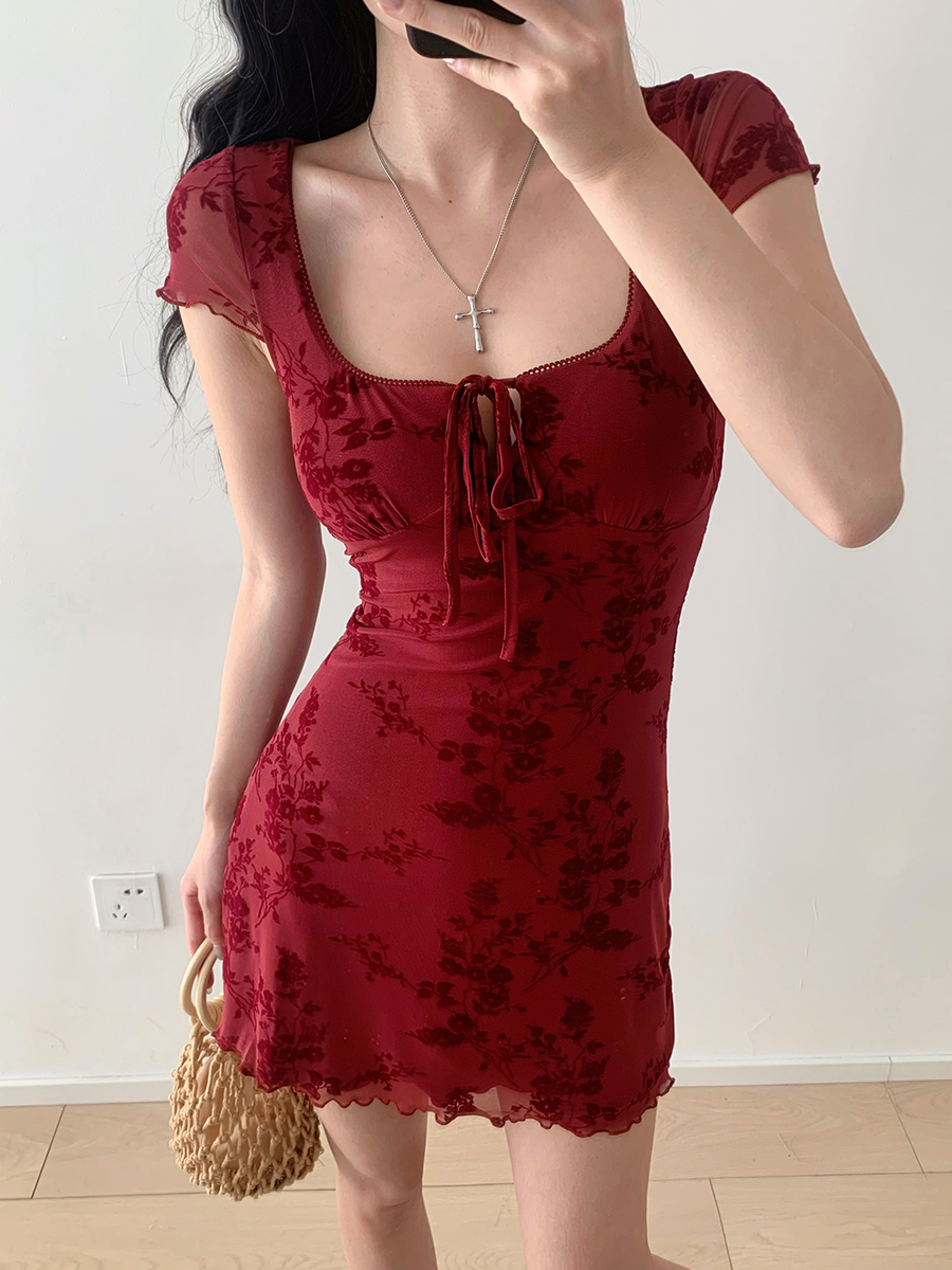 Red Floral Short Sleeve Dress with Slimming Waist - Women's Fast Fashion French Style Skirt, Perfect for 90s and Y2K Aesthetic Red Floral Short Sleeve Dress with Slimming Waist - Women's Fast Fashion French Style Skirt, Perfect for 90s and Y2K Aesthetic