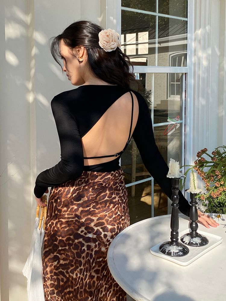 Red Hollow Out Round Neck Bodysuit for Women - Sexy Backless Long Sleeve Tight T-Shirt with Chest Pad - Y2K Fashion Red Hollow Out Round Neck Bodysuit for Women - Sexy Backless Long Sleeve Tight T-Shirt with Chest Pad - Y2K Fashion