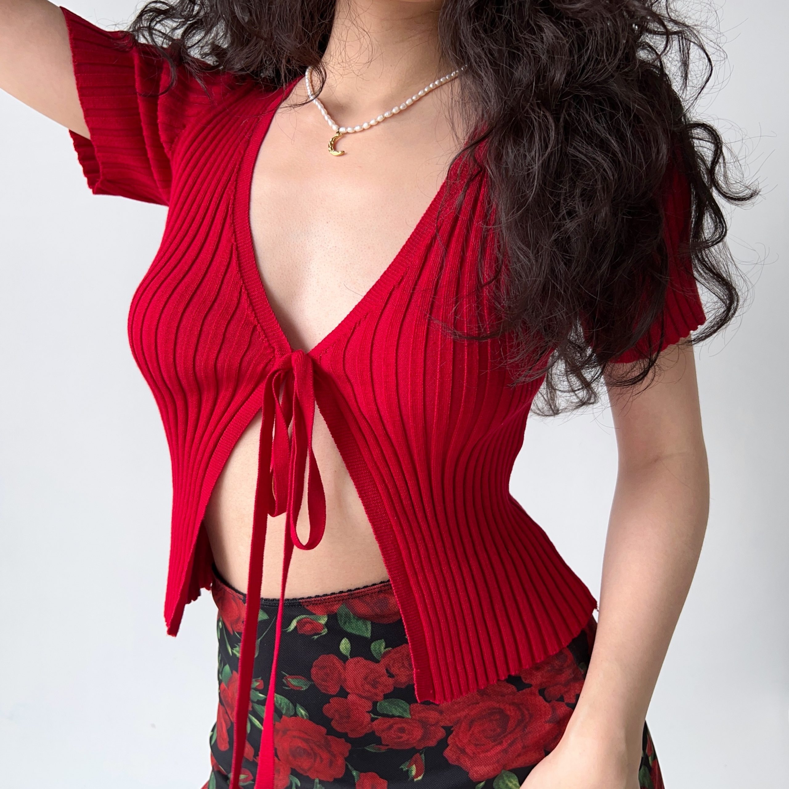 Red Knitted Cardigan for Women - Simple V-Neck, Short Sleeve, Tied Design - European and American Style, Perfect for Y2K Fashion Red Knitted Cardigan for Women - Simple V-Neck, Short Sleeve, Tied Design - European and American Style, Perfect for Y2K Fashion