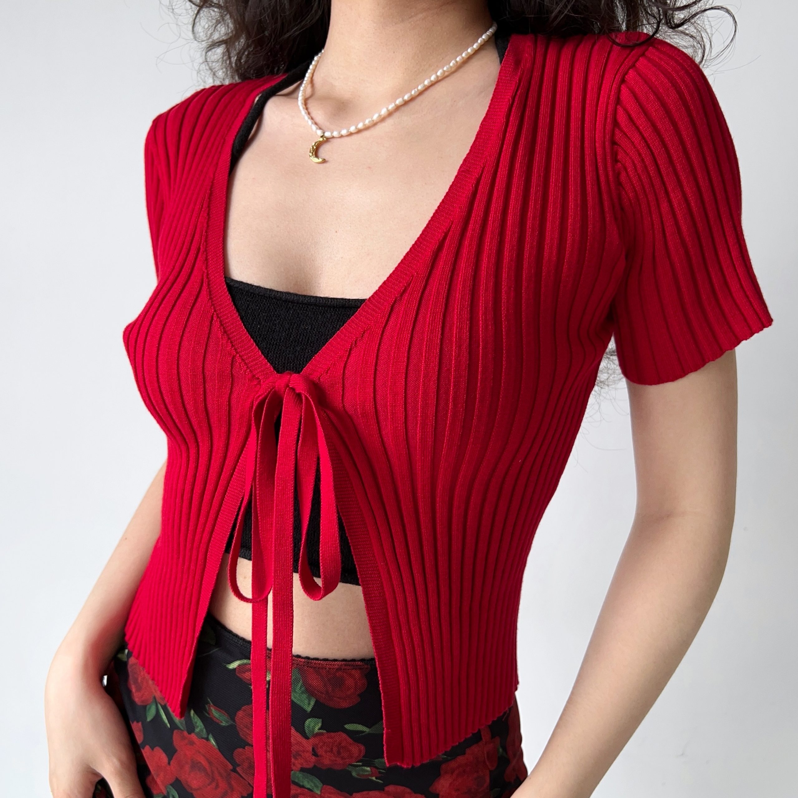 Red Knitted Cardigan for Women - Simple V-Neck, Short Sleeve, Tied Design - European and American Style, Perfect for Y2K Fashion Red Knitted Cardigan for Women - Simple V-Neck, Short Sleeve, Tied Design - European and American Style, Perfect for Y2K Fashion