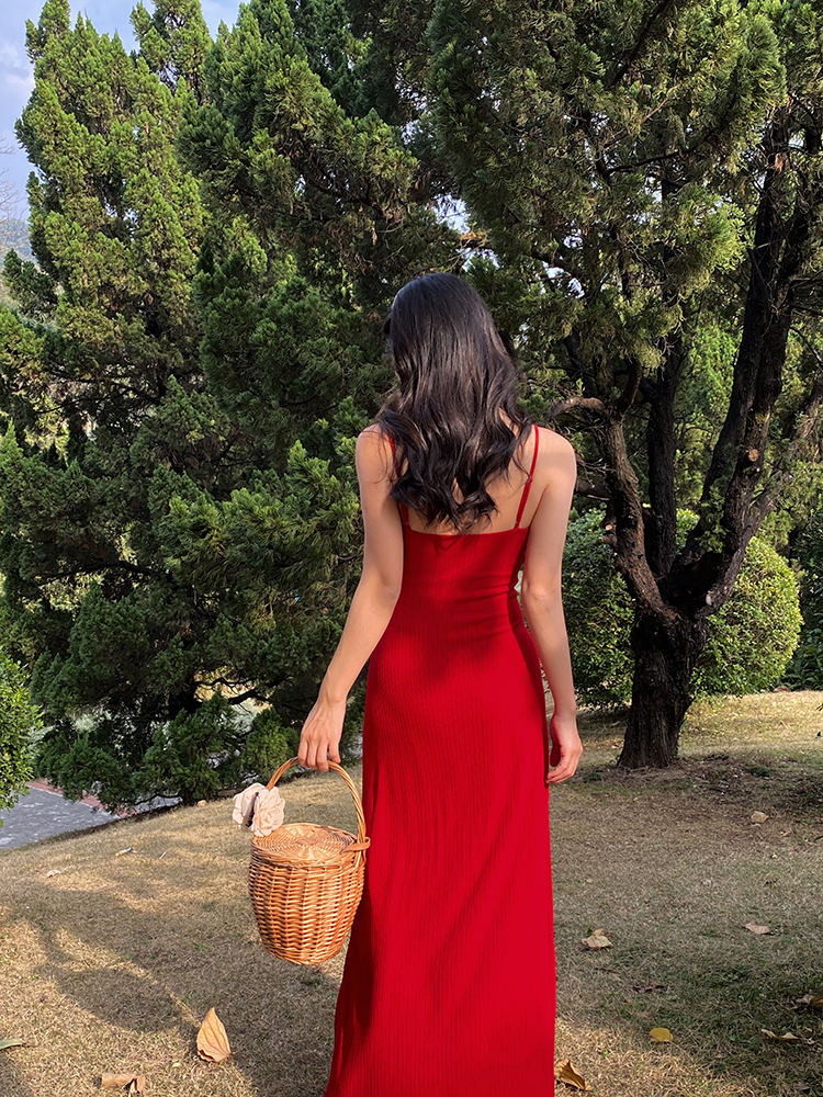 Red Lace Spaghetti Strap Dress - Fitted Waist, Long French Vacation Style with Built-In Chest Pad, Perfect for Summer Events Red Lace Spaghetti Strap Dress - Fitted Waist, Long French Vacation Style with Built-In Chest Pad, Perfect for Summer Events