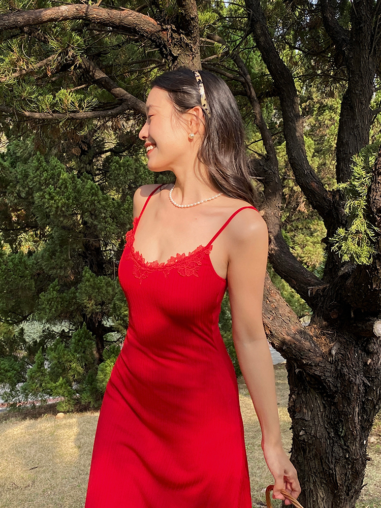 Red Lace Spaghetti Strap Dress - Fitted Waist, Long French Vacation Style with Built-In Chest Pad, Perfect for Summer Events Red Lace Spaghetti Strap Dress - Fitted Waist, Long French Vacation Style with Built-In Chest Pad, Perfect for Summer Events