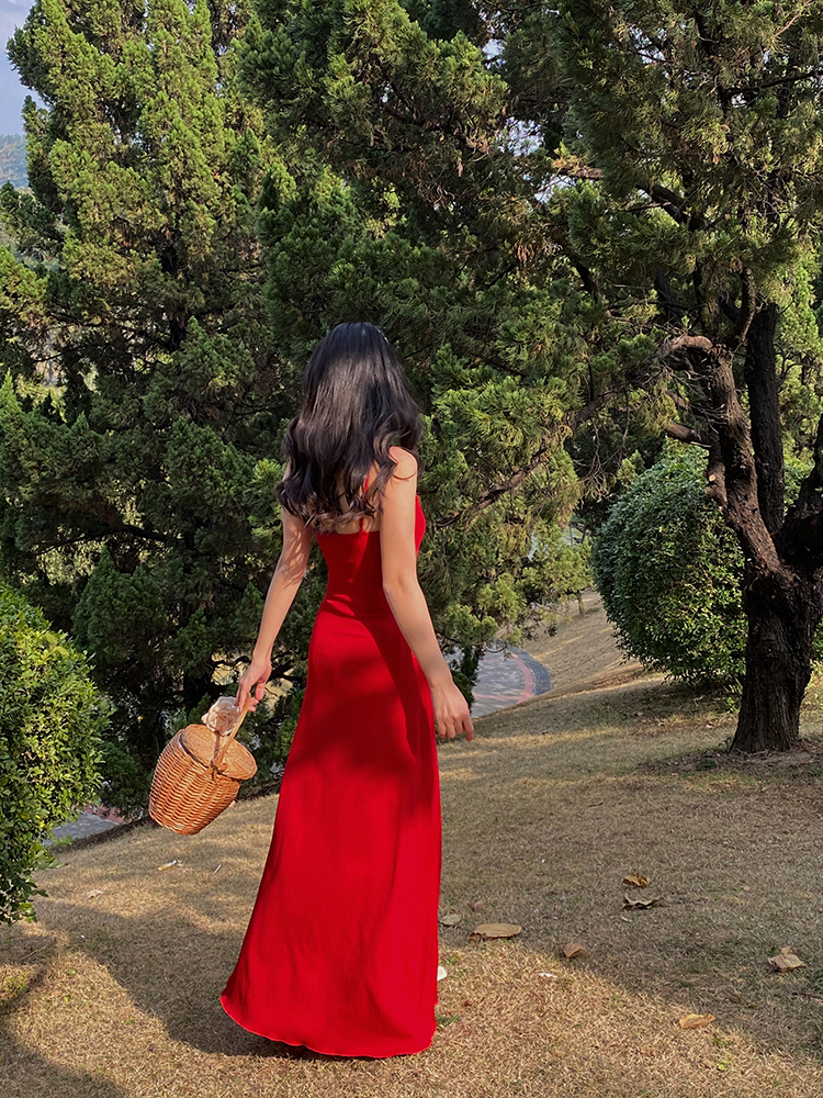 Red Lace Spaghetti Strap Dress - Fitted Waist, Long French Vacation Style with Built-In Chest Pad, Perfect for Summer Events Red Lace Spaghetti Strap Dress - Fitted Waist, Long French Vacation Style with Built-In Chest Pad, Perfect for Summer Events