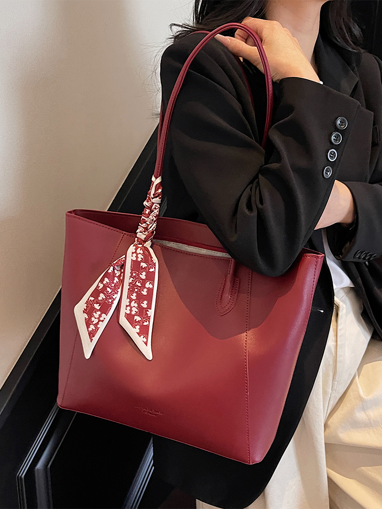 Red Women's High-End Shoulder Handbag - Large Capacity Commuting Bag for Weddings, Brides, and Bridesmaids - 2025 New Style Red Women's High-End Shoulder Handbag - Large Capacity Commuting Bag for Weddings, Brides, and Bridesmaids - 2025 New Style