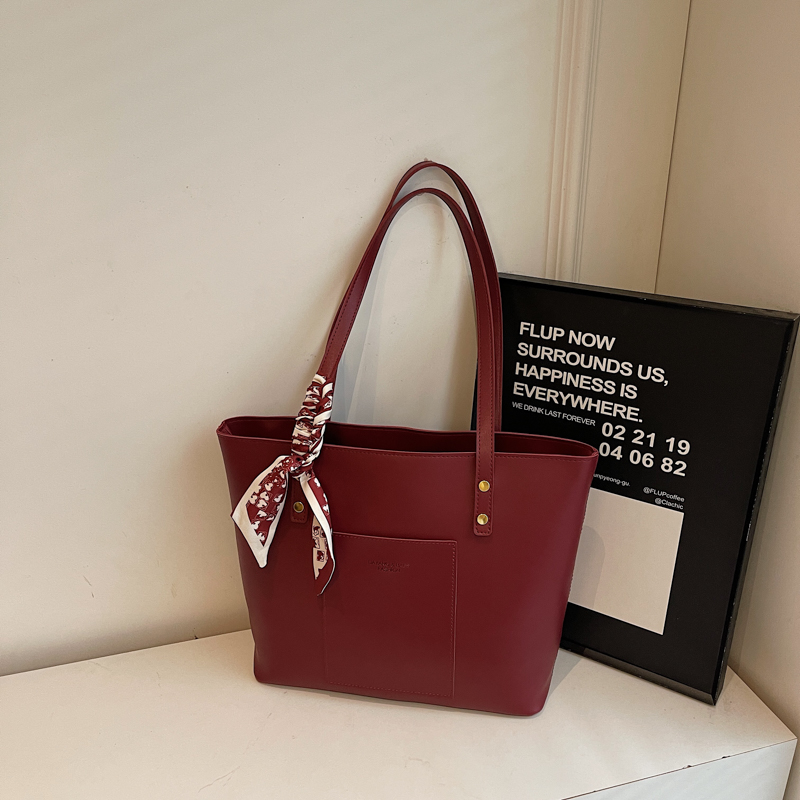 Red Women's High-End Shoulder Handbag - Large Capacity Commuting Bag for Weddings, Brides, and Bridesmaids - 2025 New Style Red Women's High-End Shoulder Handbag - Large Capacity Commuting Bag for Weddings, Brides, and Bridesmaids - 2025 New Style